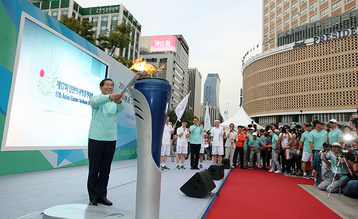 Incheon_AsianGaems_Torch_Relay_Seoul_Article_04.jpg