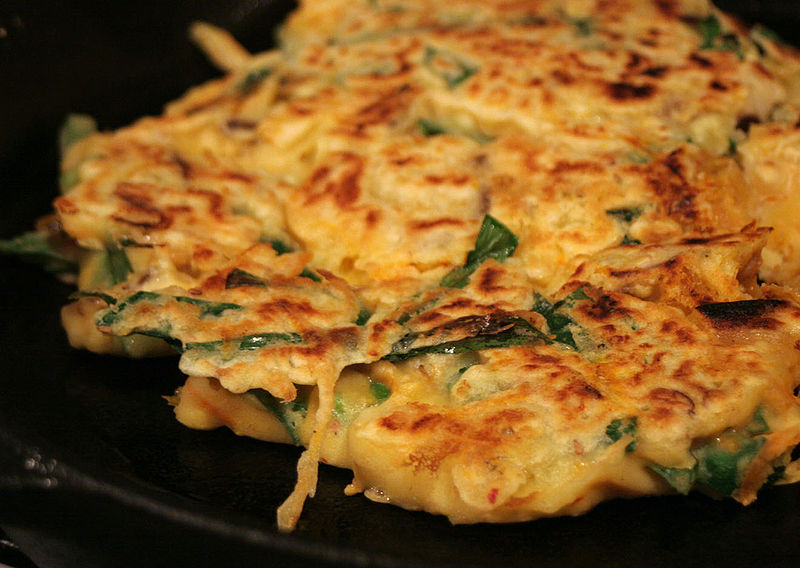 800px-Korean_pancake-Pajeon-06.jpg