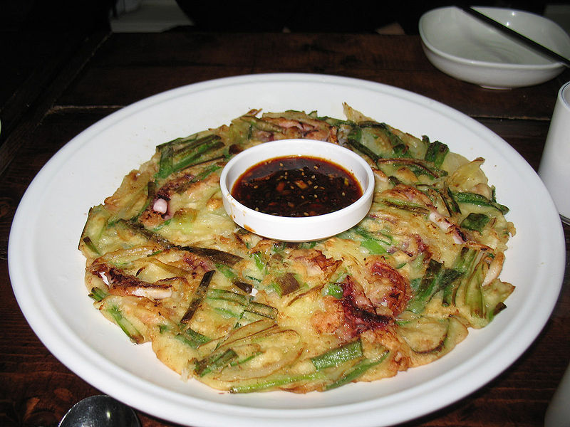 800px-Korean_pancake-Pajeon-08.jpg