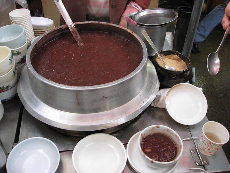 800px-Korean_red_bean_porridge-Patjuk-01.jpg